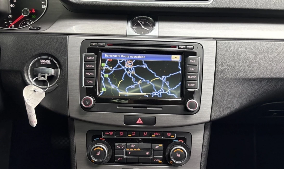 VW Passat 2.0 TDI* BlueMotion Tech* NAVI* EURO 5, снимка 12 - Автомобили и джипове - 54428039