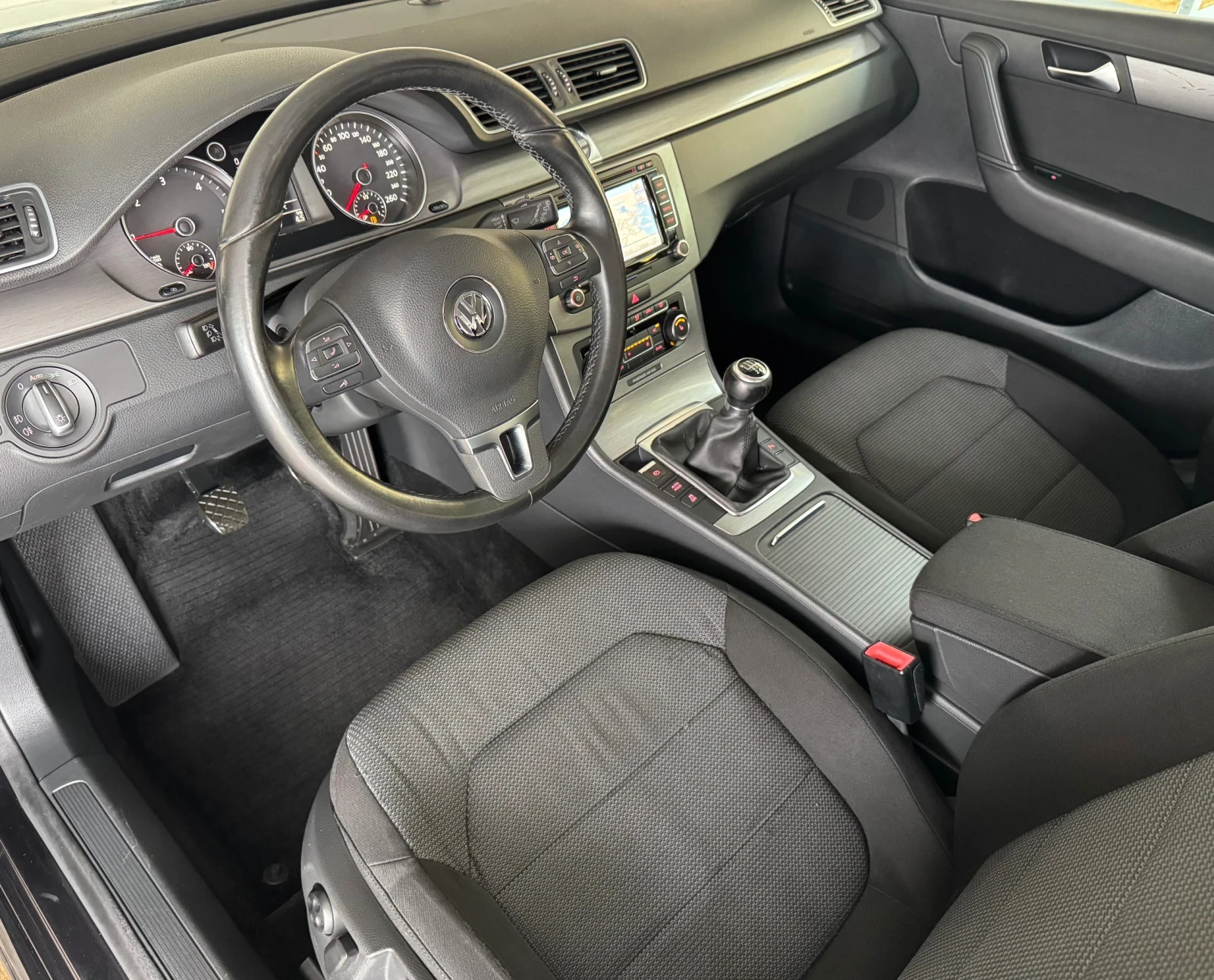 VW Passat 2.0 TDI* BlueMotion Tech* NAVI* EURO 5 | Mobile.bg � ����������� 9
