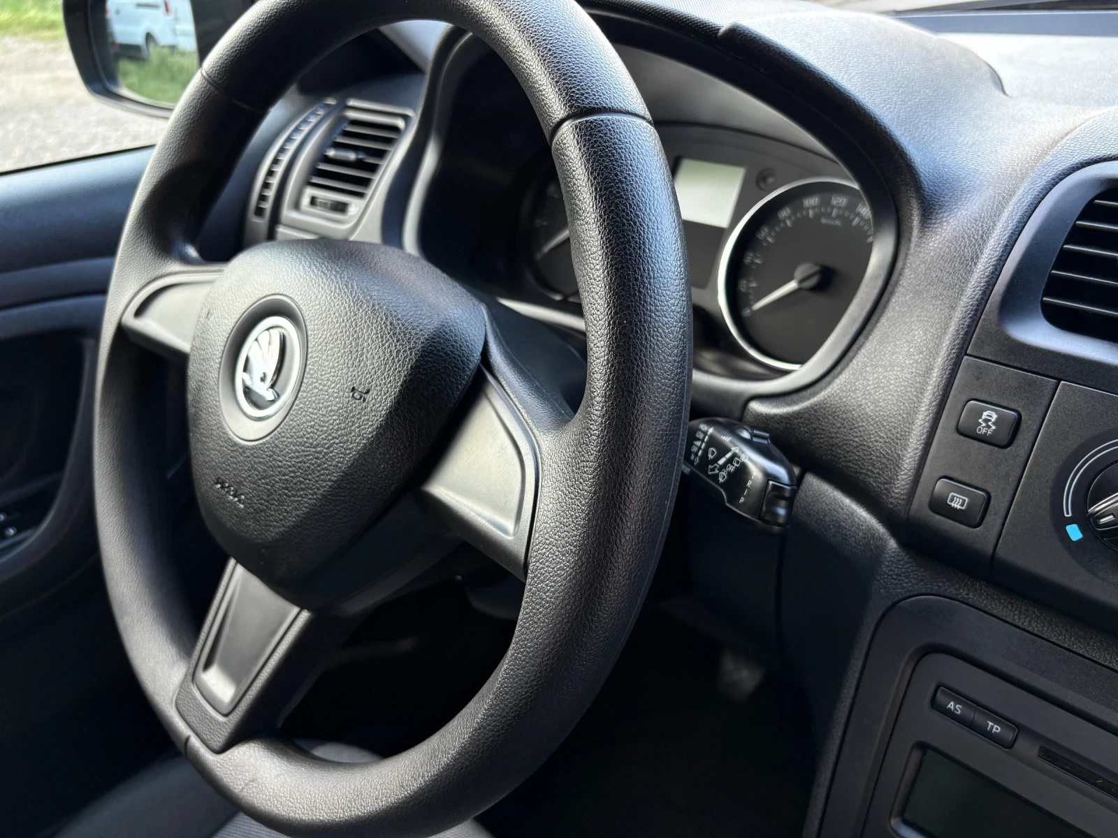 Skoda Fabia 1.2i.  Monte Carlo#Фейслифт# Обслужена# 85 000км# , снимка 12 - Автомобили и джипове - 54812751