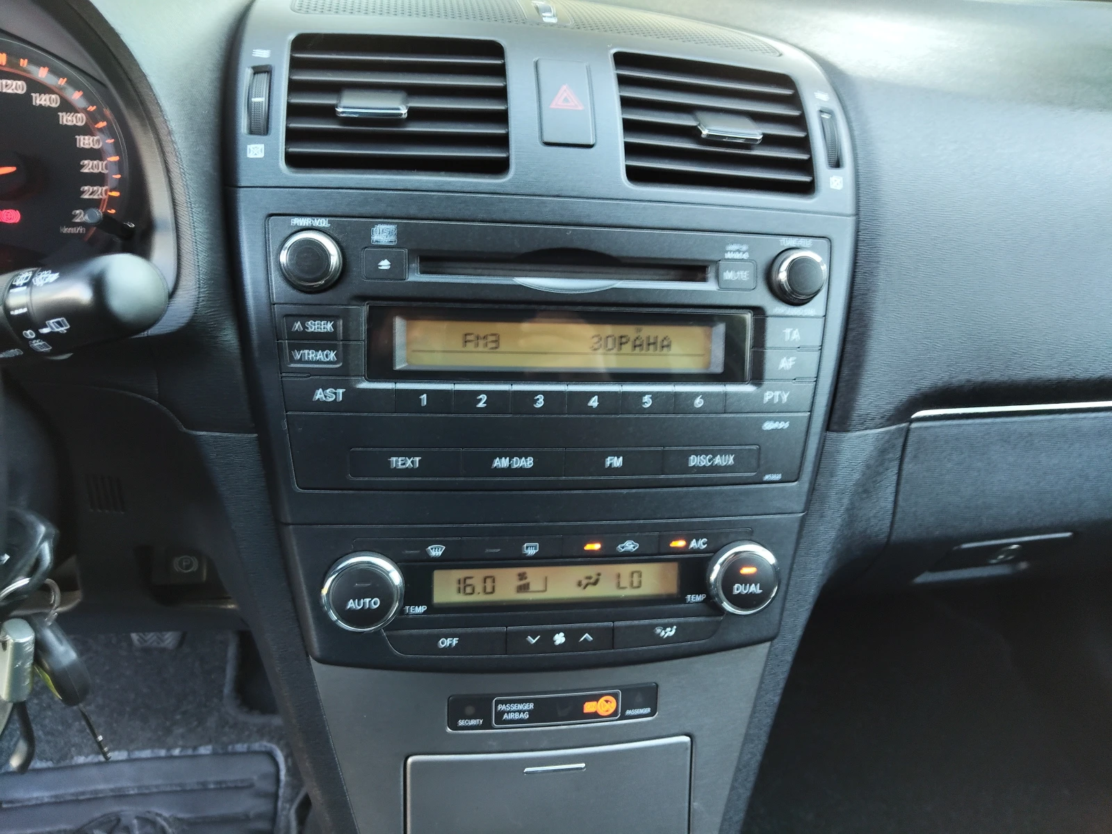 Toyota Avensis 1, 8i 147ps 83000km!!!, снимка 8 - Автомобили и джипове - 54911008