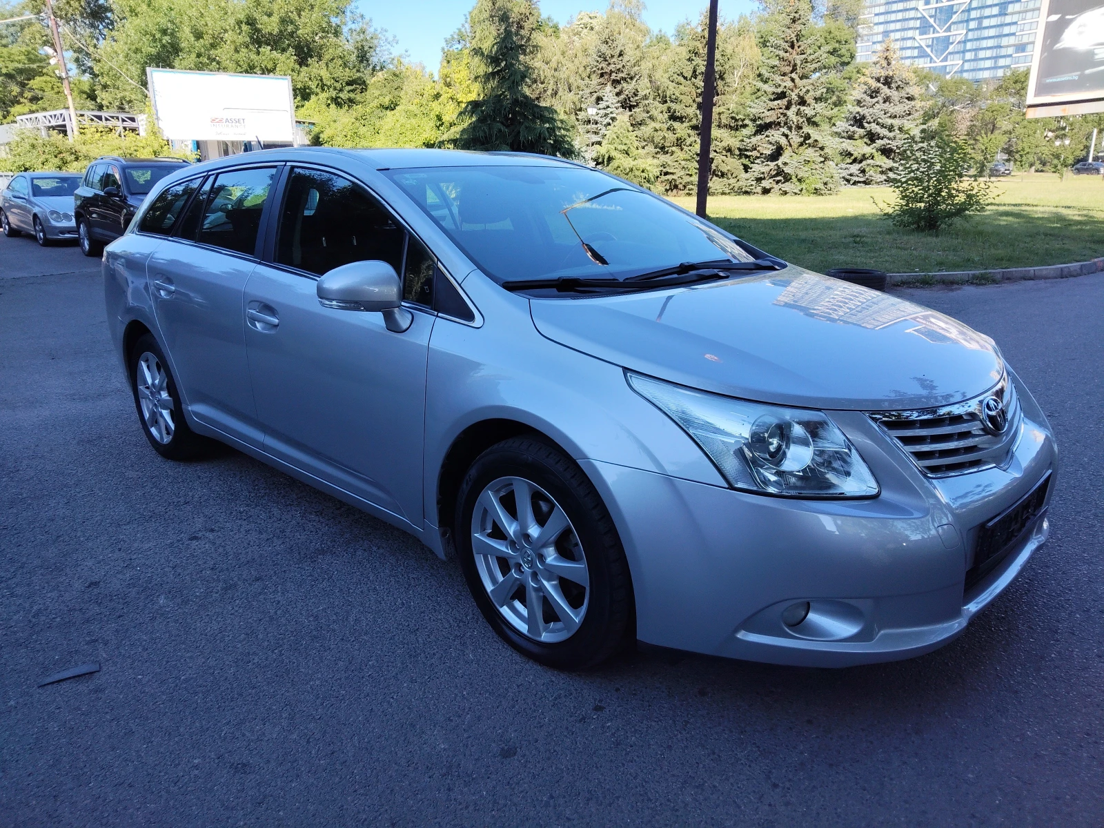 Toyota Avensis 1, 8i 147ps 83000km!!!, снимка 3 - Автомобили и джипове - 54911008