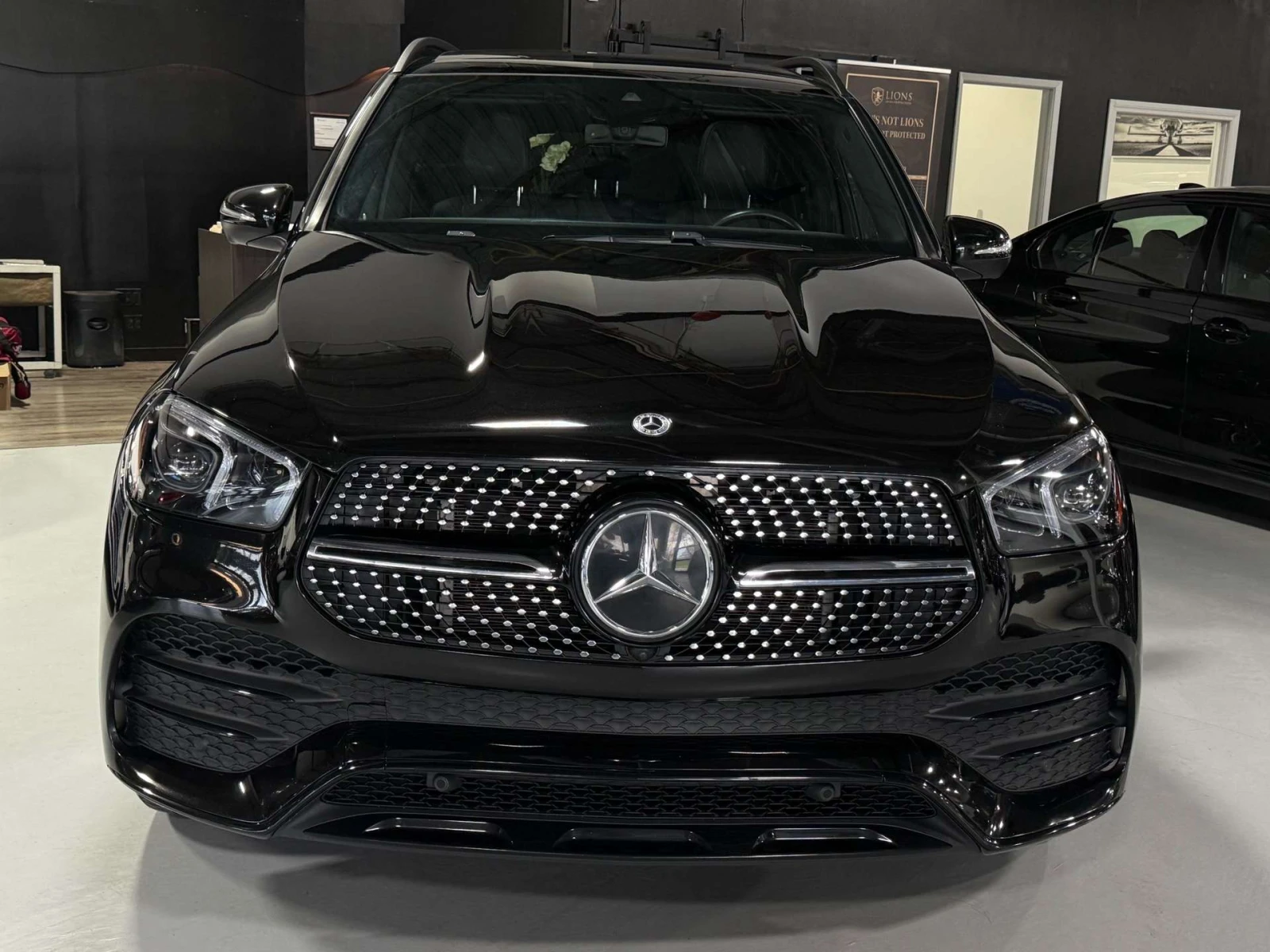 Mercedes-Benz GLE 450  4MATIC AMG NIGHT PKG / ЦЕНА ДО БЪЛГАРИЯ ! , снимка 2 - Автомобили и джипове - 55010561