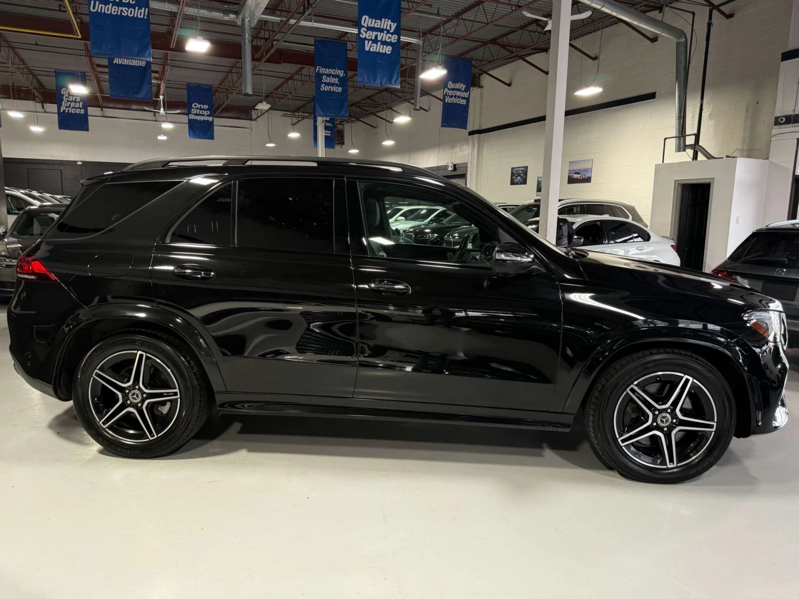 Mercedes-Benz GLE 450  4MATIC AMG NIGHT PKG / ЦЕНА ДО БЪЛГАРИЯ ! , снимка 4 - Автомобили и джипове - 55010561