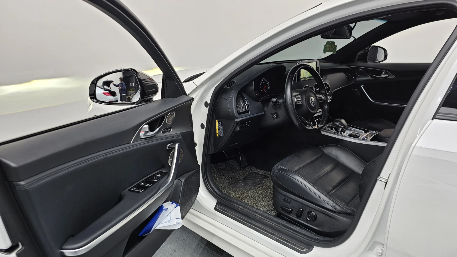 Kia Stinger 3.3* ЕЛ. БАГАЖНИК* BLIND SPOT* HUD* КРАЙНА ЦЕНА, снимка 10 - Автомобили и джипове - 55595114