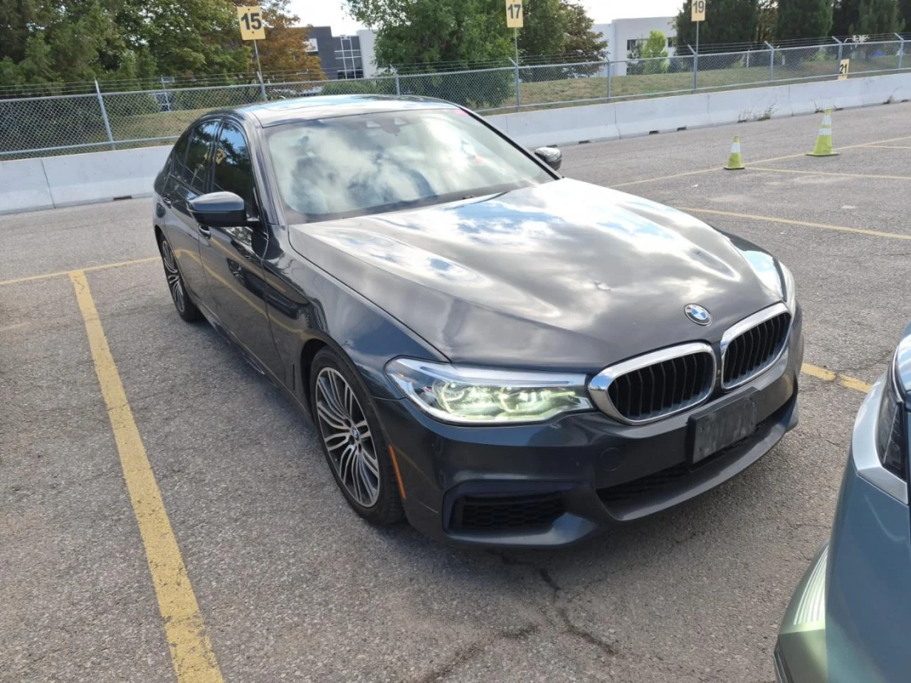 BMW 540 M-pkg* Distronic* 360* HUD* Вакуум* Harman/Kardon, снимка 2 - Автомобили и джипове - 55817341