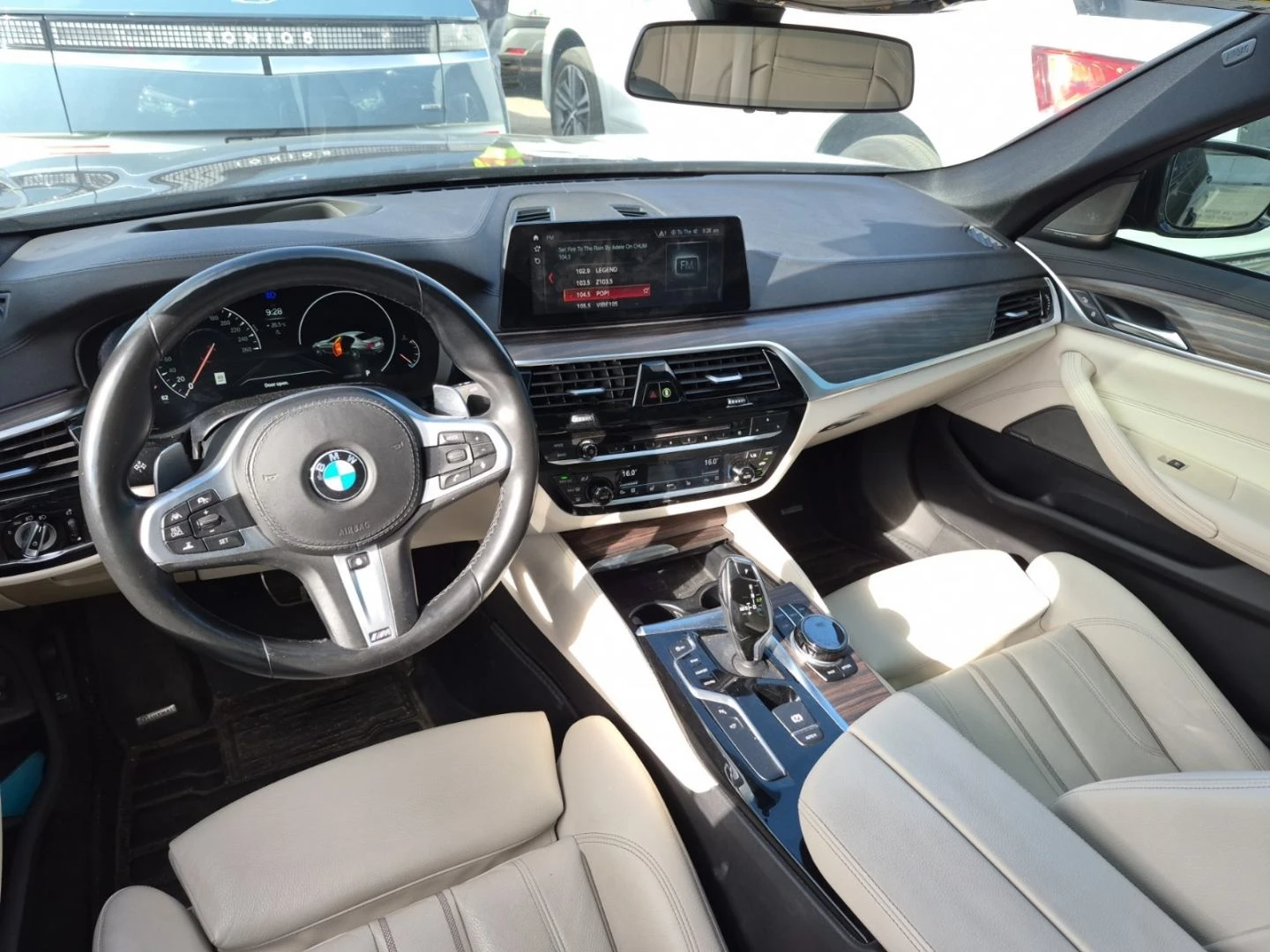 BMW 540 M-pkg* Distronic* 360* HUD* Вакуум* Harman/Kardon, снимка 6 - Автомобили и джипове - 55817341