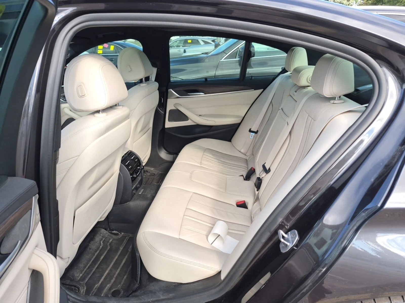 BMW 540 M-pkg* Distronic* 360* HUD* Вакуум* Harman/Kardon, снимка 10 - Автомобили и джипове - 55817341