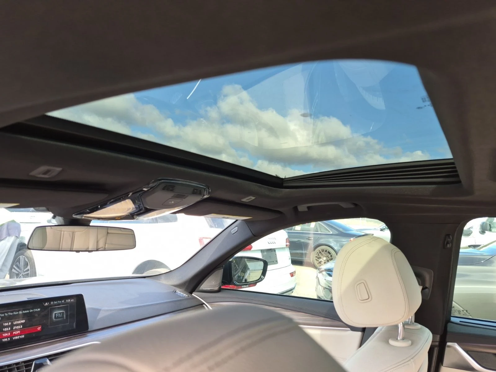 BMW 540 M-pkg* Distronic* 360* HUD* Вакуум* Harman/Kardon, снимка 9 - Автомобили и джипове - 55817341