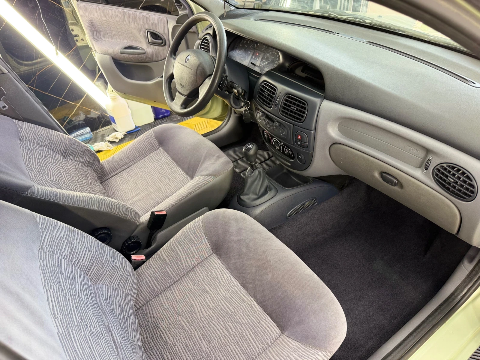 Renault Megane 16V ВНОС, снимка 10 - Автомобили и джипове - 56141260