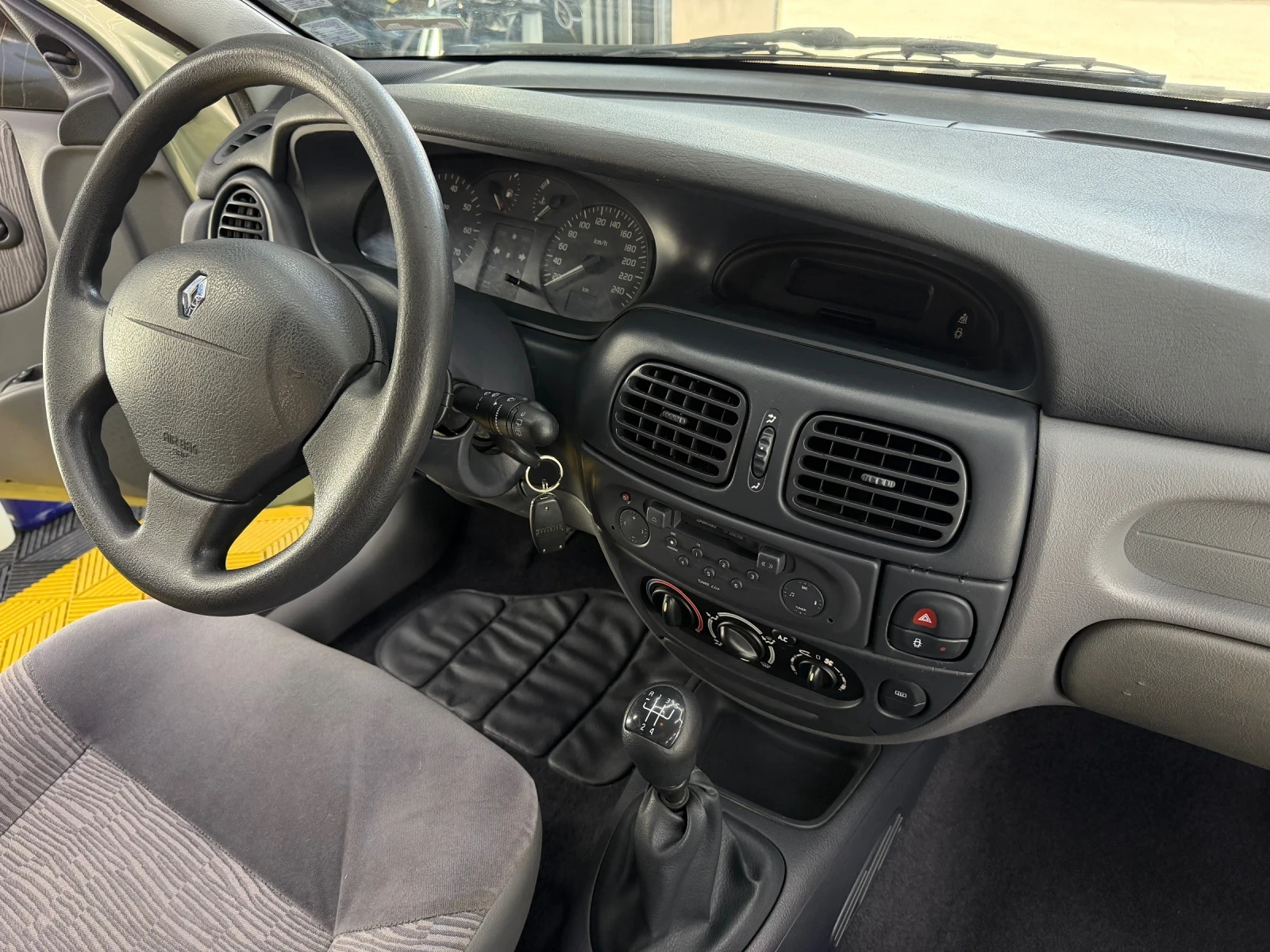 Renault Megane 16V ВНОС, снимка 9 - Автомобили и джипове - 56141260