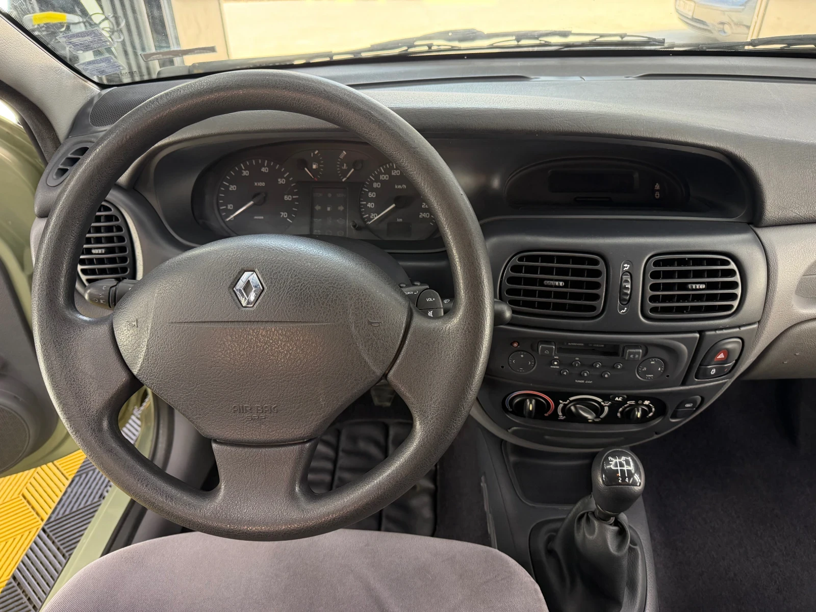 Renault Megane 16V ВНОС, снимка 7 - Автомобили и джипове - 56141260