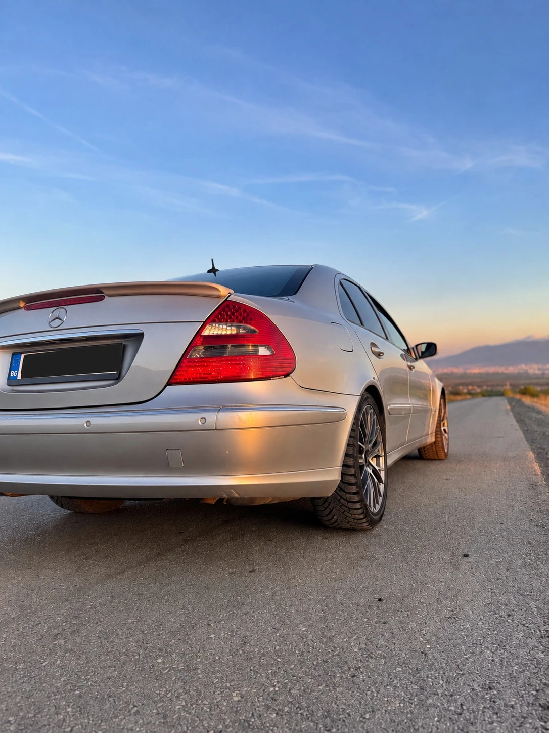 Mercedes-Benz E 240, снимка 5 - Автомобили и джипове - 56415511