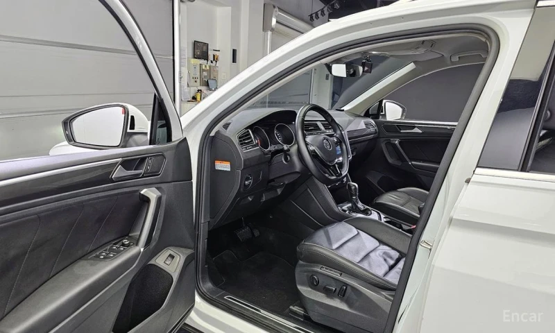 VW Tiguan, снимка 10 - Автомобили и джипове - 52322795