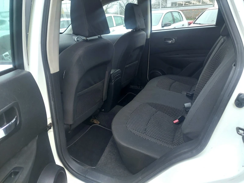 Nissan Qashqai 1.5DCI, снимка 9 - Автомобили и джипове - 52661917