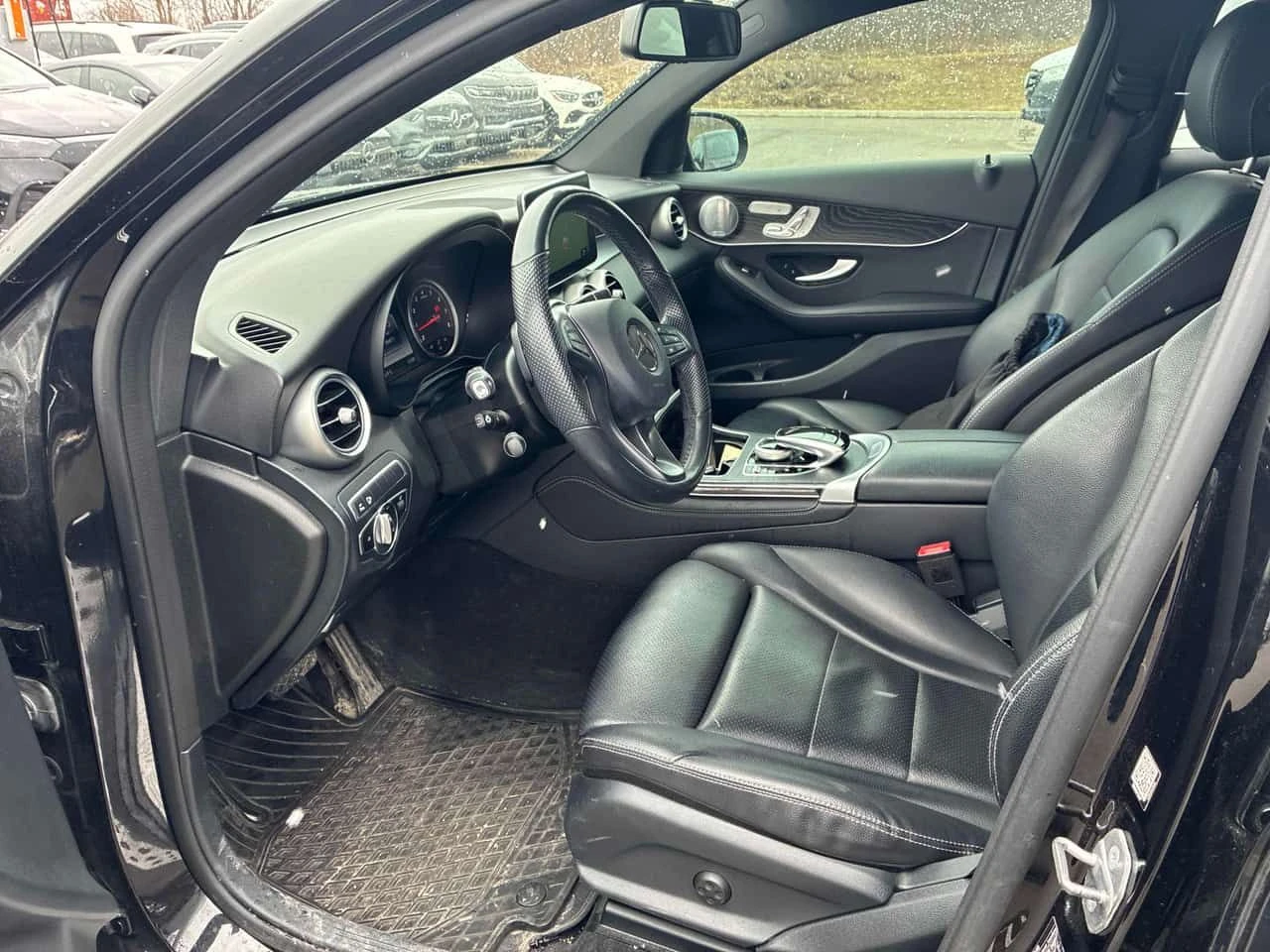 Mercedes-Benz GLC 300 COUPE/CARFAX/BURMESTER/ПАНОРАМА/ОТ MERCEDES, снимка 7 - Автомобили и джипове - 53981591