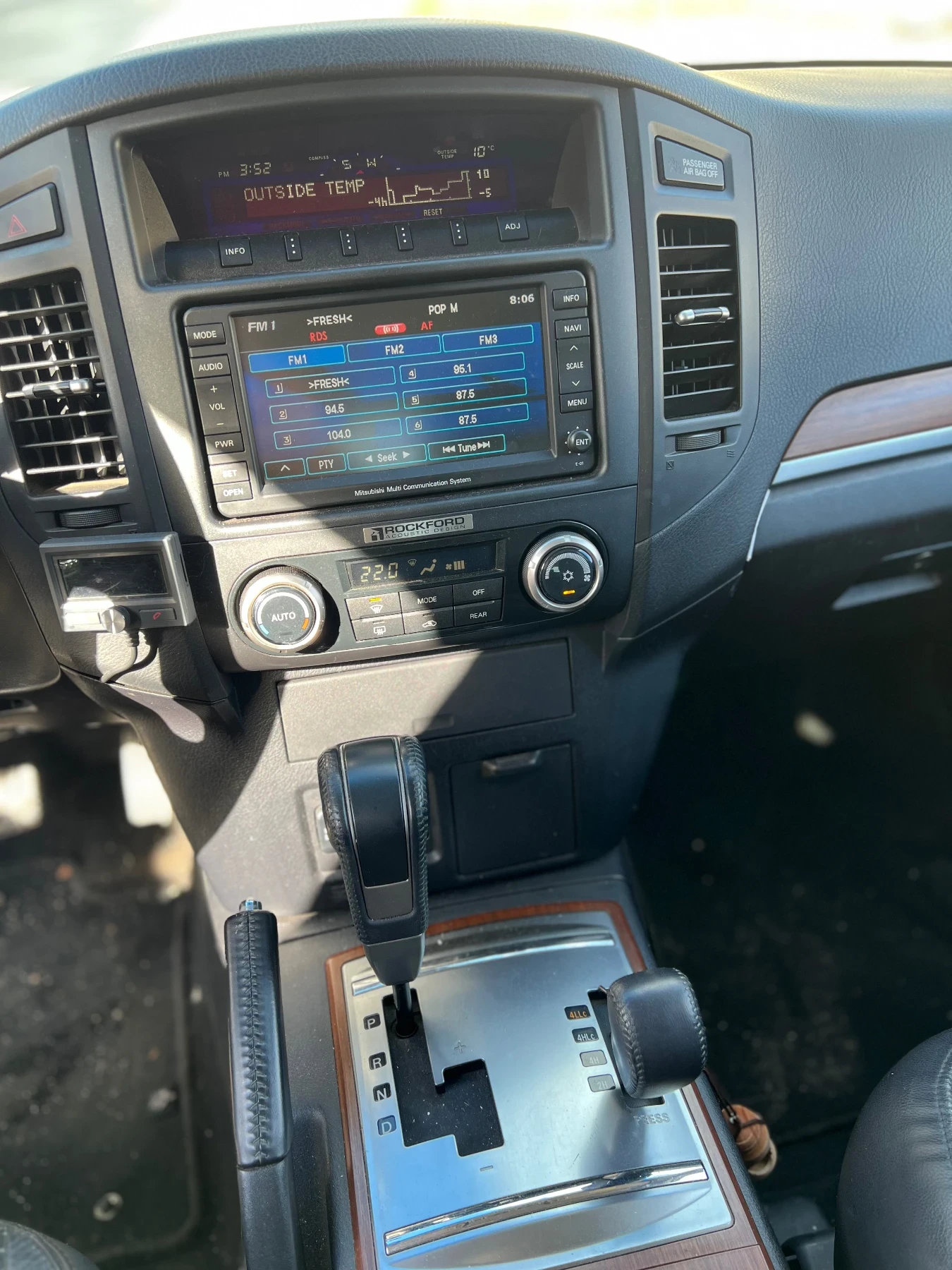 Mitsubishi Pajero Pajero, снимка 15 - Автомобили и джипове - 54124036