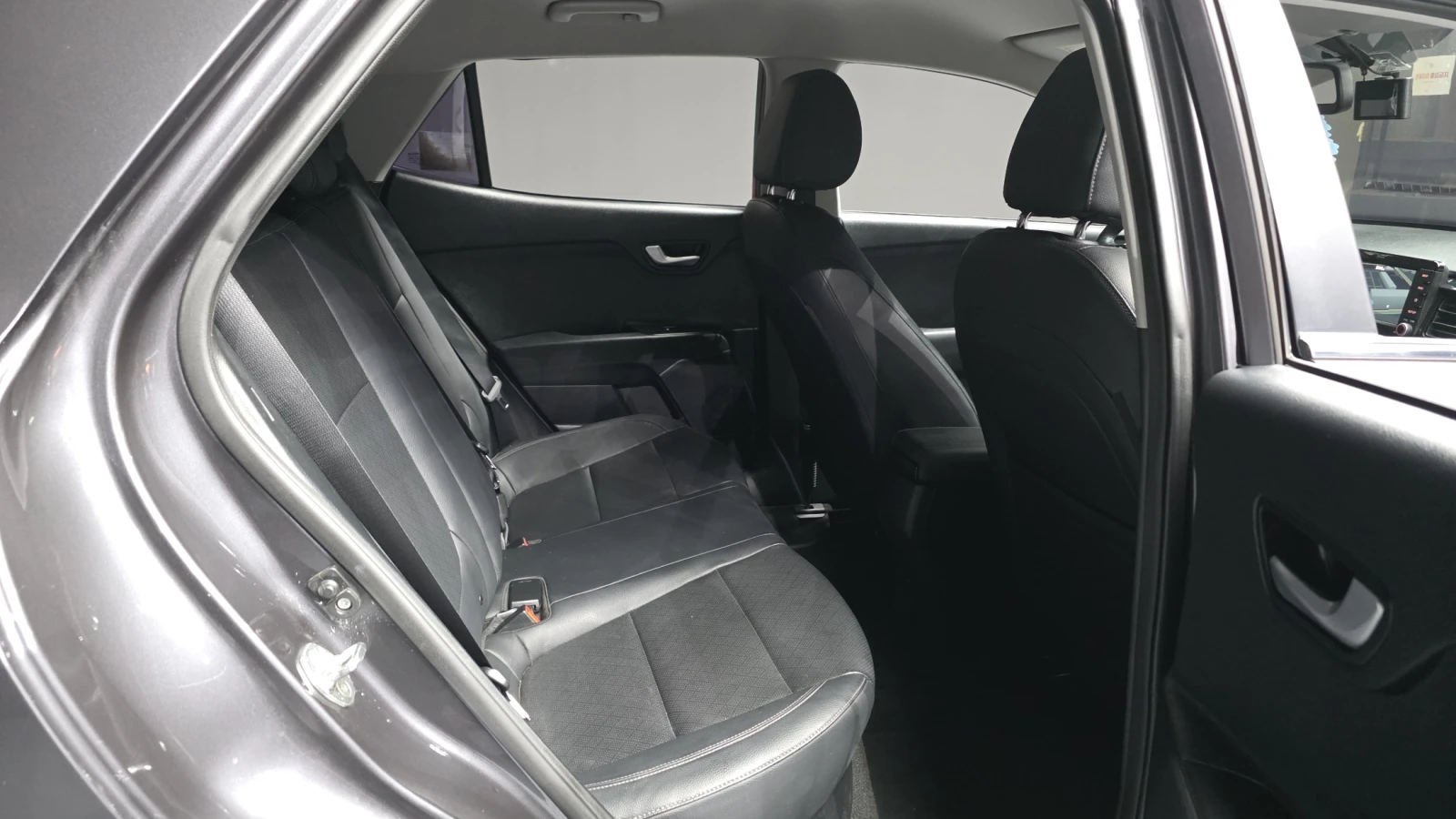 Kia Stonic 1.6 Prestige autogeorge.com, снимка 11 - Автомобили и джипове - 54136648