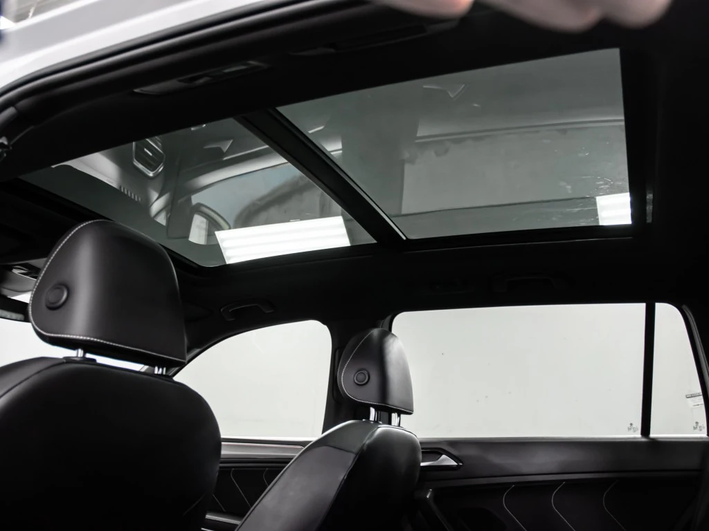 VW Tiguan R-Line Black Edition 4MOTION, снимка 11 - Автомобили и джипове - 55615460