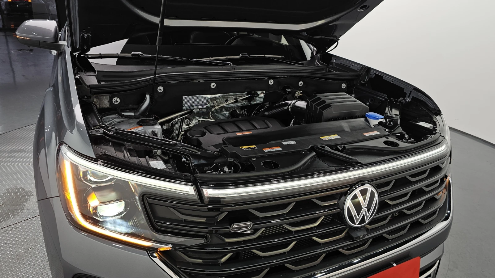 VW Atlas 2.0 TSI* 360* ЕЛ. БАГАЖНИК* HUD* МАСАЖ* ЛЮК* КРАЙН, снимка 6 - Автомобили и джипове - 55983919