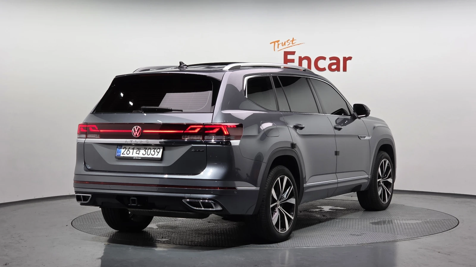 VW Atlas 2.0 TSI* 360* ЕЛ. БАГАЖНИК* HUD* МАСАЖ* ЛЮК* КРАЙН, снимка 2 - Автомобили и джипове - 55983919
