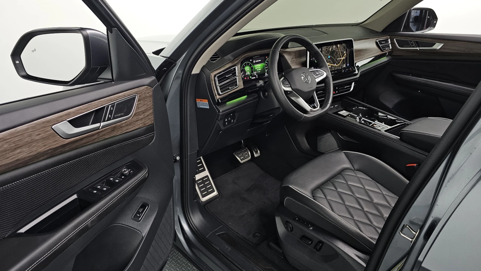 VW Atlas 2.0 TSI* 360* ЕЛ. БАГАЖНИК* HUD* МАСАЖ* ЛЮК* КРАЙН, снимка 10 - Автомобили и джипове - 55983919