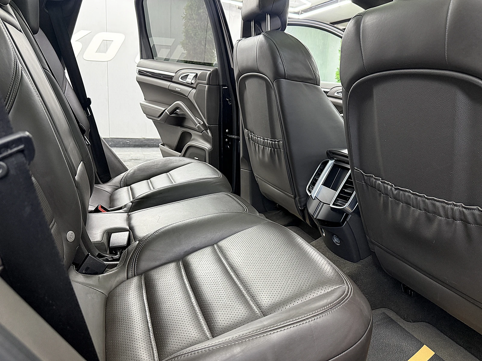 Porsche Cayenne 4.2/GTS-Pack/PANORAMA/360-k/KeylessGo/ЛИЗИНГ, снимка 13 - Автомобили и джипове - 55997374