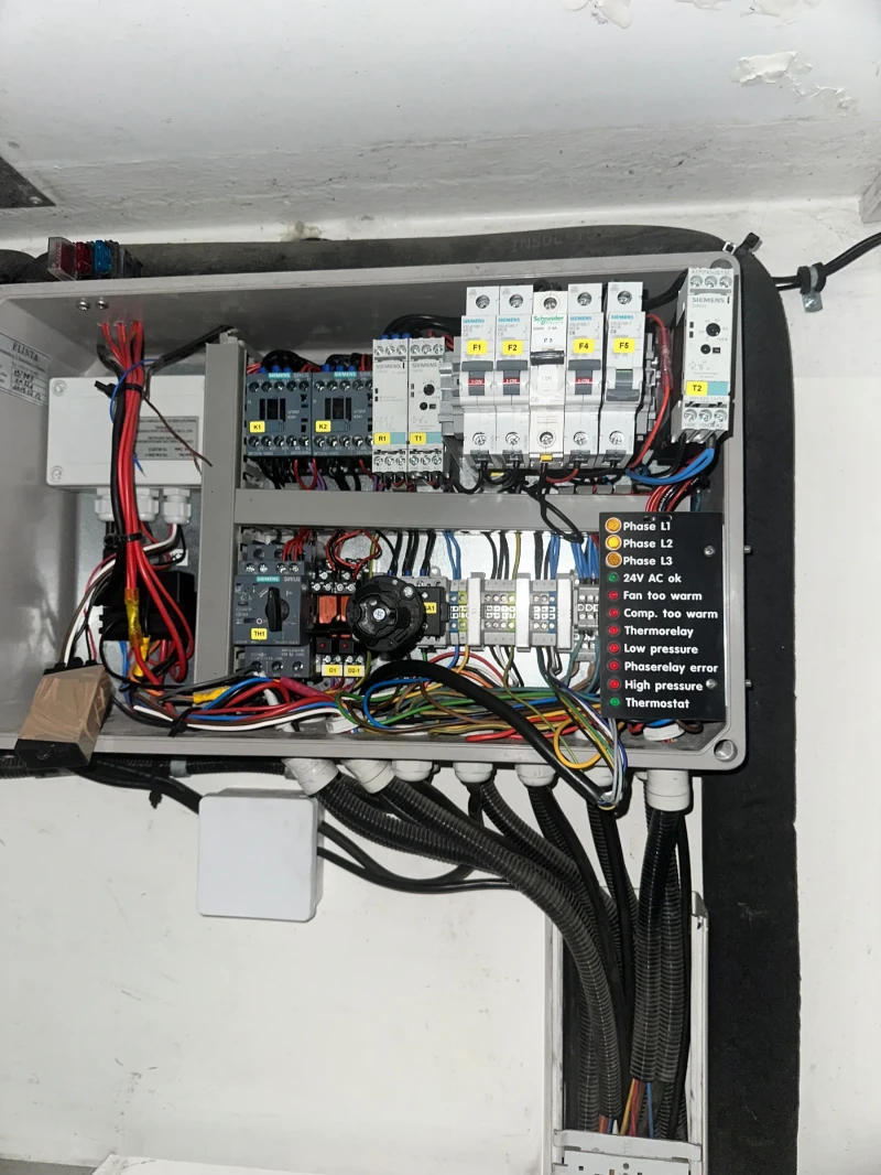 VW Transporter Хладилен за разнос, снимка 15 - Бусове и автобуси - 52596187