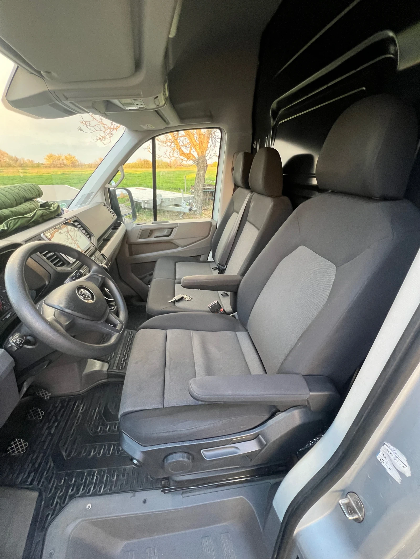 VW Crafter 2.0 TDI 177кс, снимка 12 - Бусове и автобуси - 54240037