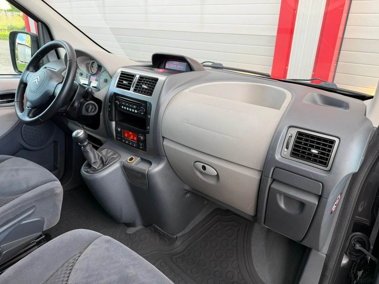 Citroen Jumpy 2.0HDI ATLANTE KLIMATRONIK 6-SPEED 9-МЕСТЕН ЛИЗИНГ, снимка 15 - Бусове и автобуси - 54692017