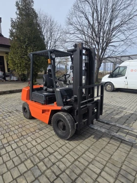 Мотокар Toyota Бензин, 2.5 тон с изравнител, снимка 1