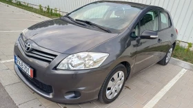 Toyota Auris Бензин