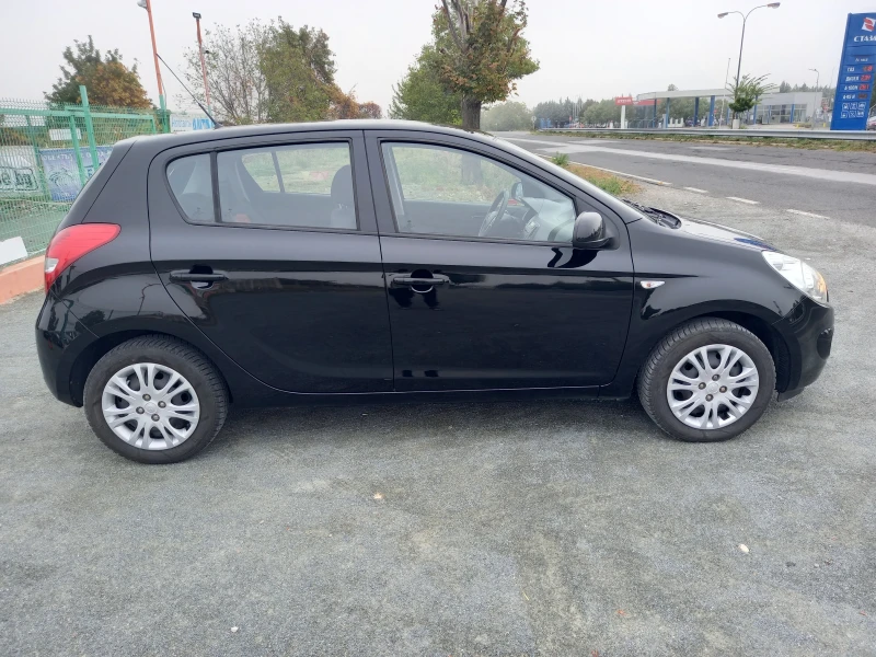 Hyundai I20 1.3 КЛИМА ТОП, снимка 8 - Автомобили и джипове - 47482364