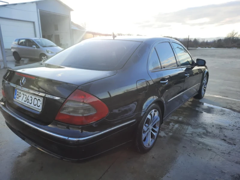 Mercedes-Benz E 220, снимка 3 - Автомобили и джипове - 48553113