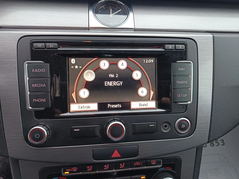 VW Passat 2.0TDI АВТОМАТ, снимка 12 - Автомобили и джипове - 52661042