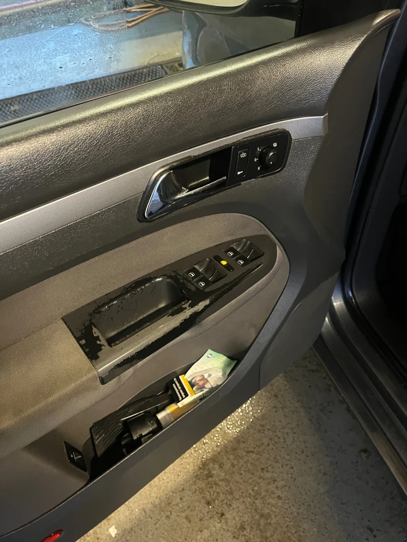 VW Touran, снимка 7 - Автомобили и джипове - 53223431