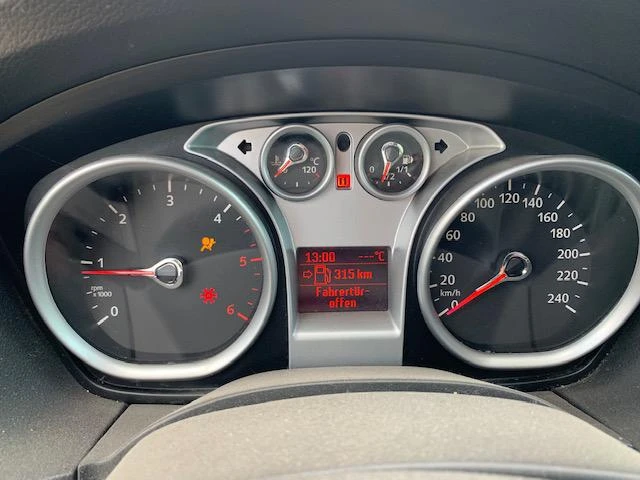 Ford Focus 2.0 136kc, снимка 7 - Автомобили и джипове - 47290707