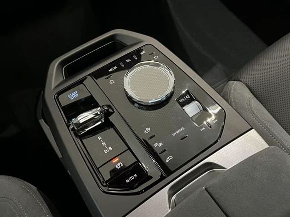 BMW iX M60 = NEW = Panorama Гаранция - изображение 9