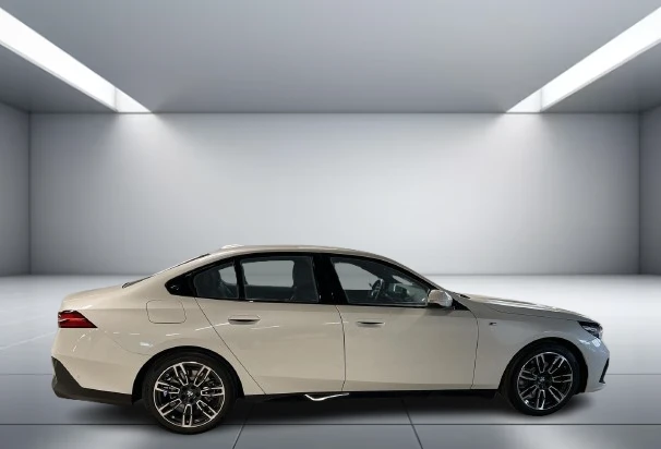 BMW 520 i = M-Sport = Shadow Line Гаранция - изображение 5