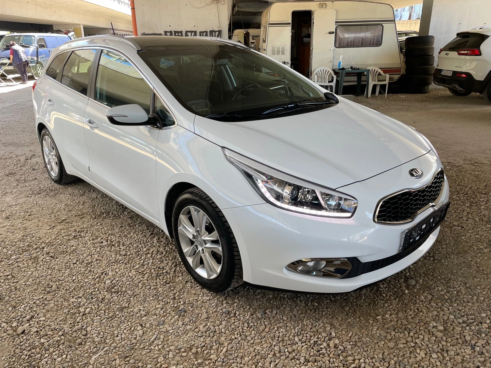 Kia Ceed 1.4I-16V-GT-LINE-ГАЗ-LED-NAVI-КАМЕРА-ПАНОРАМА-FULL - изображение 3