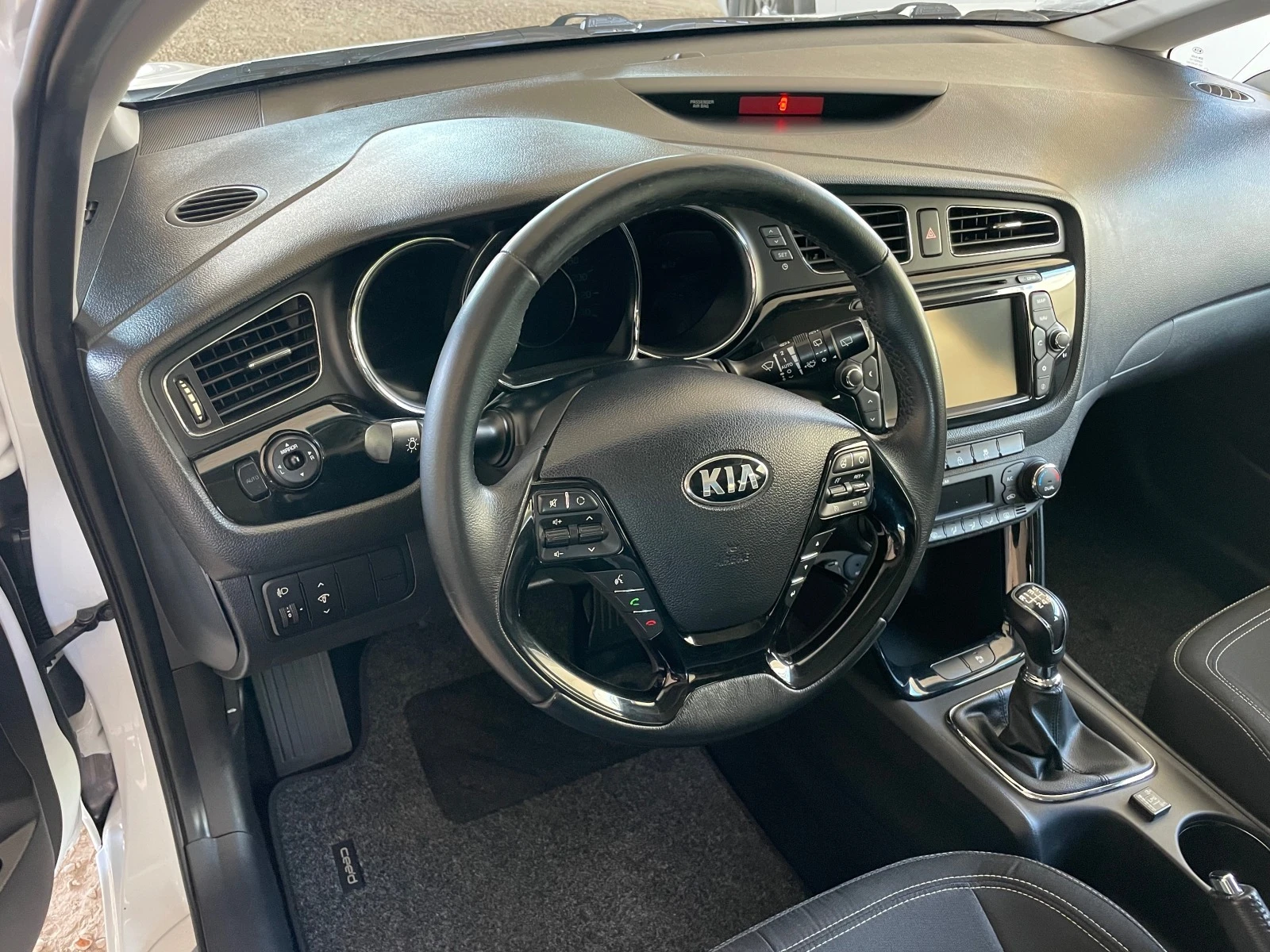 Kia Ceed 1.4I-16V-GT-LINE-ГАЗ-LED-NAVI-КАМЕРА-ПАНОРАМА-FULL - изображение 10