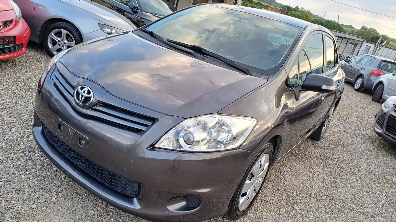 Toyota Auris 1.33 VVT-I - изображение 2