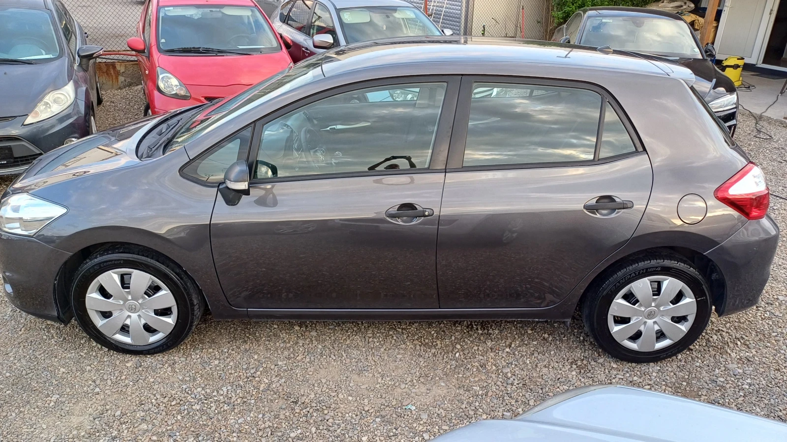 Toyota Auris 1.33 VVT-I - изображение 4