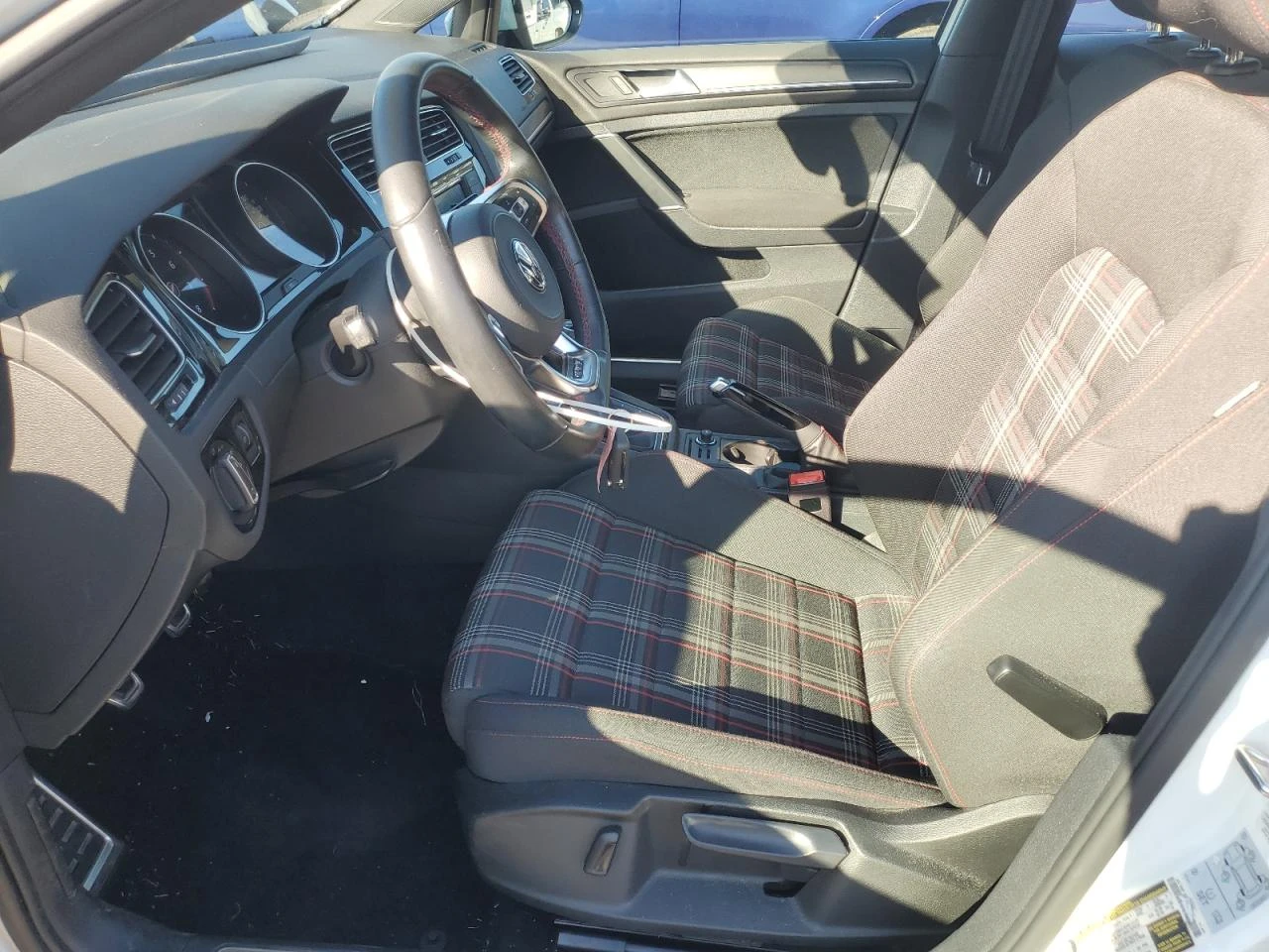 VW Golf GTI 2.0T S Ръчни скорости - изображение 7