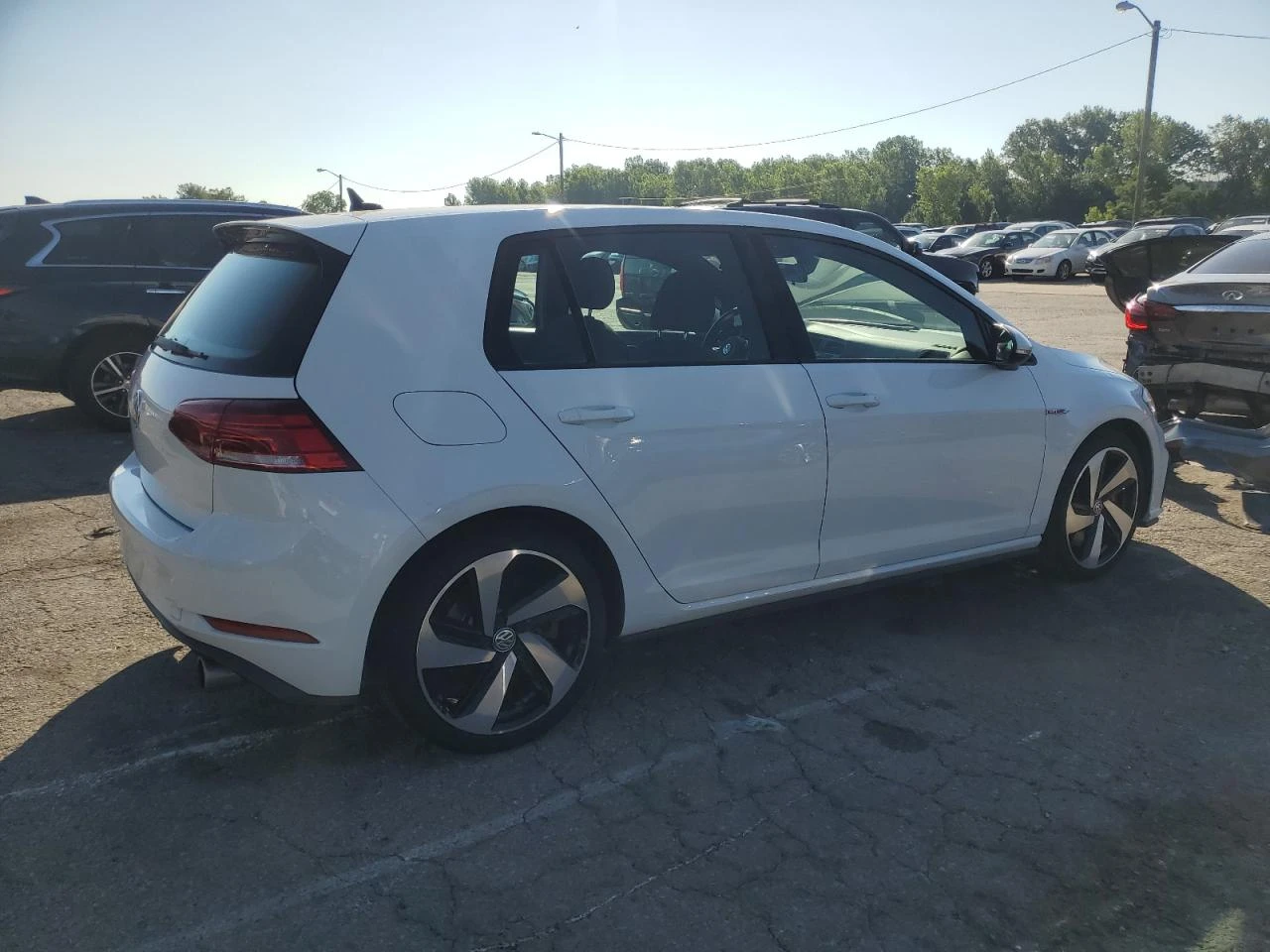 VW Golf GTI 2.0T S Ръчни скорости - изображение 3