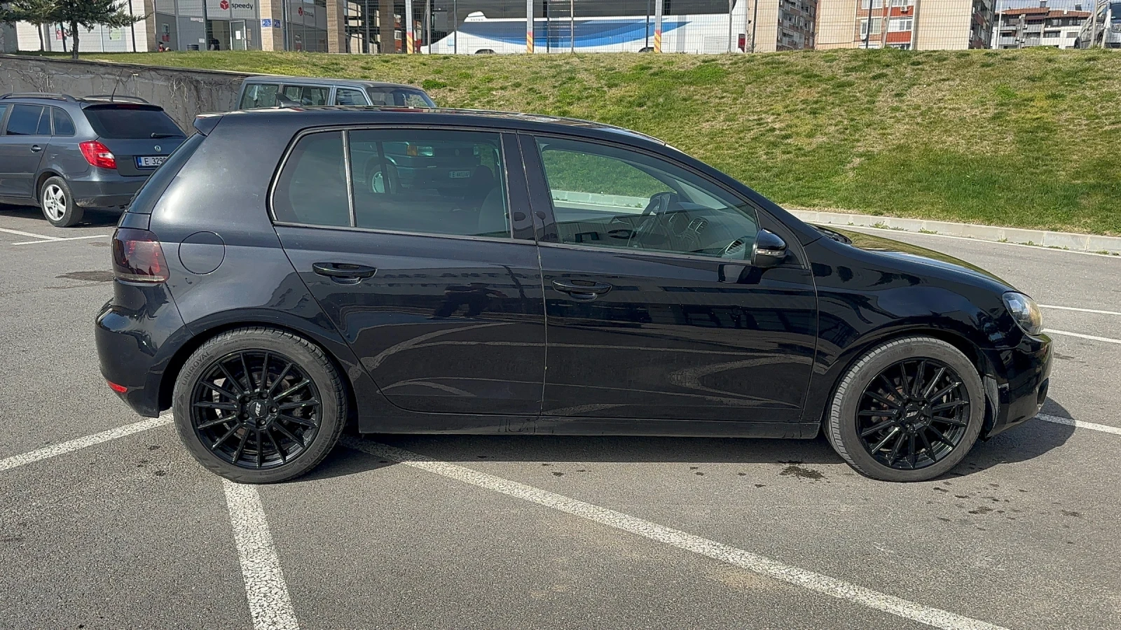 VW Golf * HIGHLINE* LED* NAVI* MULTI* KEYLESS* AEZ* SERVIC, снимка 4 - Автомобили и джипове - 53085205