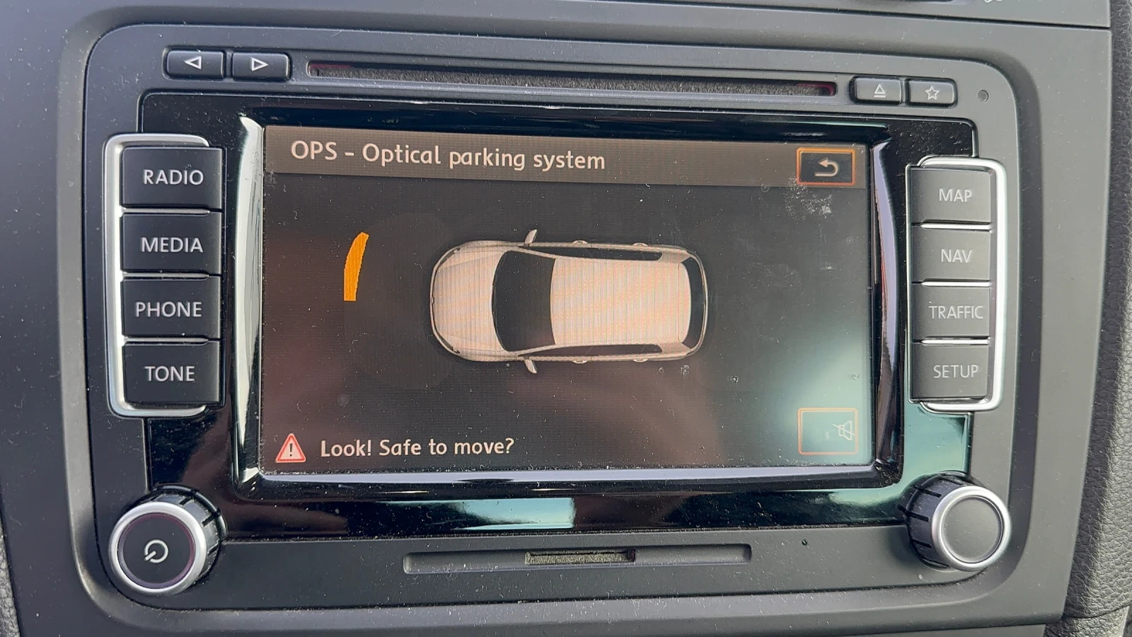 VW Golf * HIGHLINE* LED* NAVI* MULTI* KEYLESS* AEZ* SERVIC, снимка 13 - Автомобили и джипове - 53085205