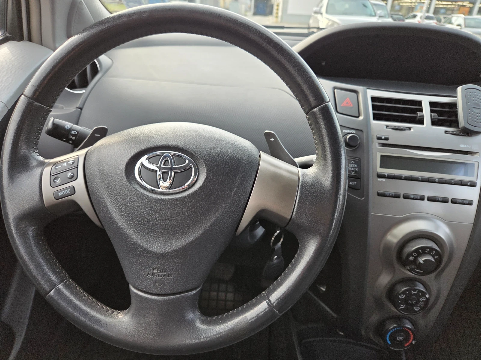 Toyota Yaris 1.33 VVT-i, снимка 6 - Автомобили и джипове - 53717635