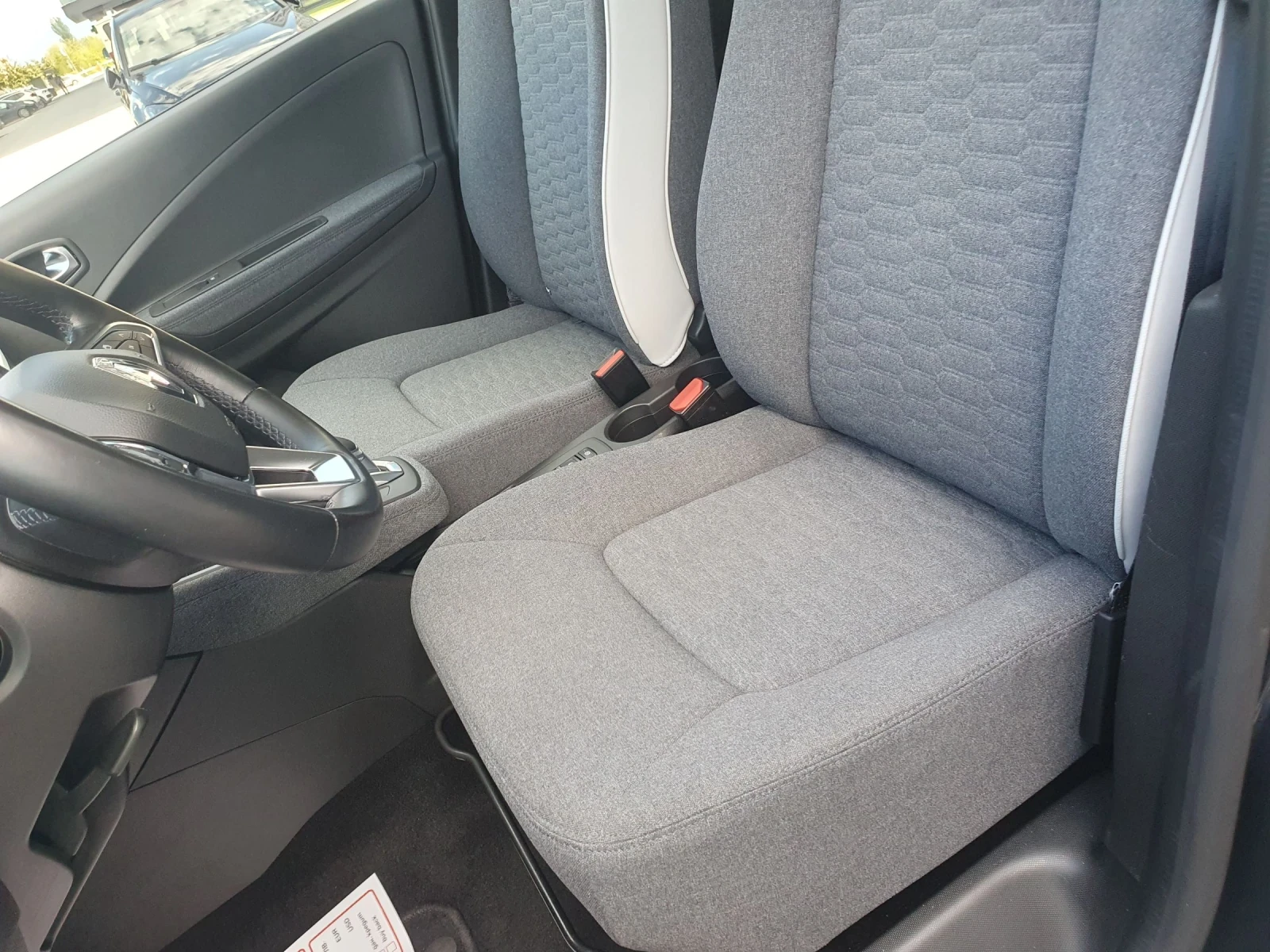 Renault Zoe 52 kwh  NAVI KAMERA PODGREV NOVA  40300км.2022, снимка 11 - Автомобили и джипове - 54364590