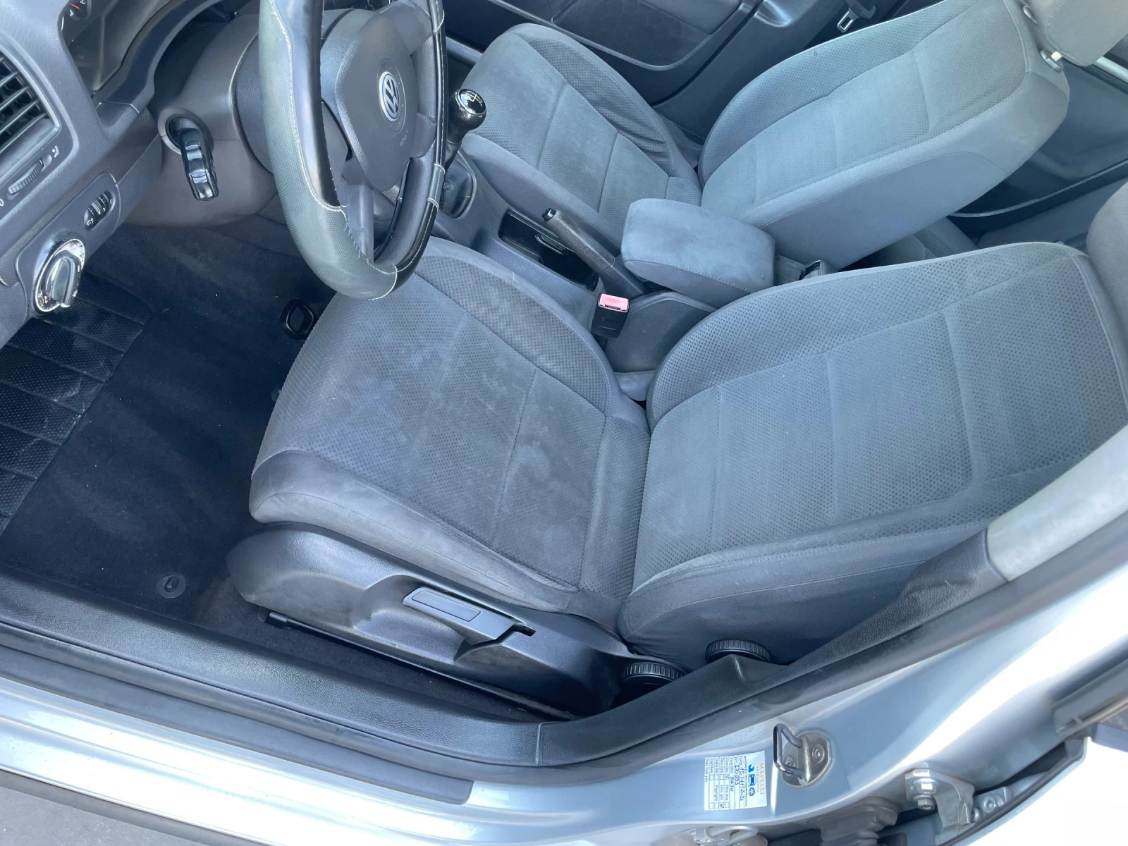 VW Golf 1.9tdi, снимка 10 - Автомобили и джипове - 54436363