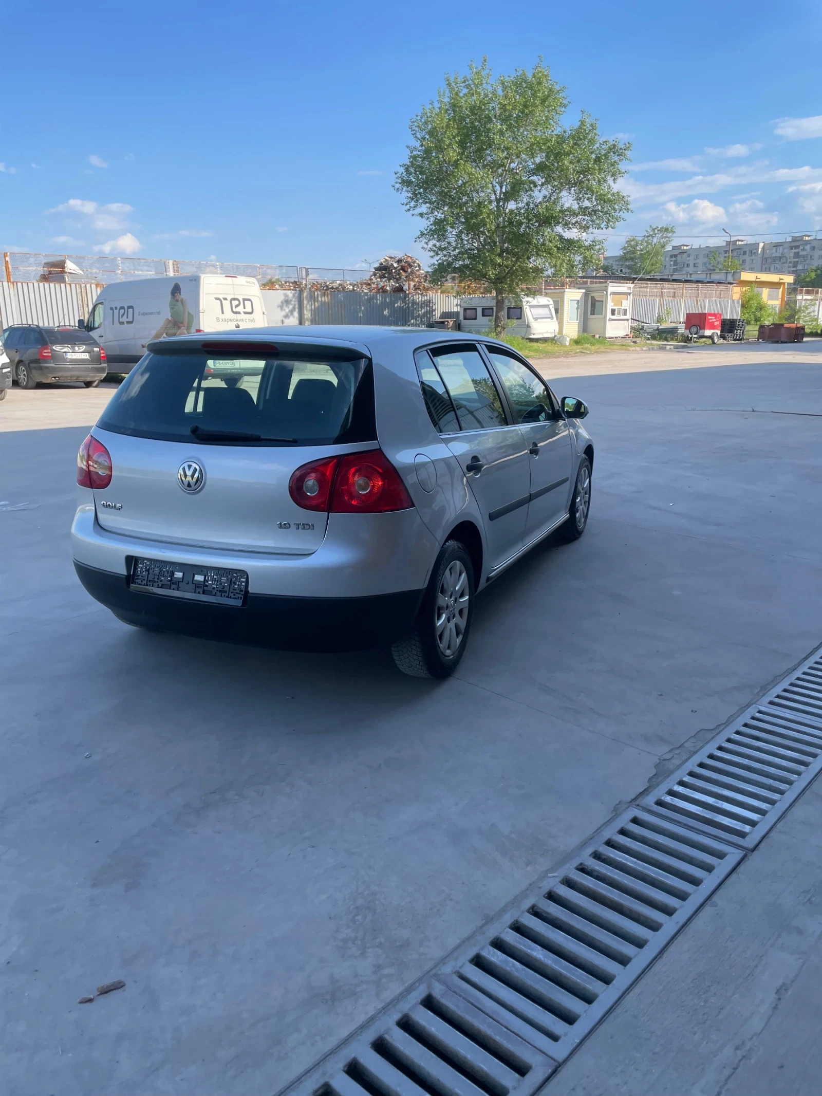 VW Golf 1.9tdi, снимка 3 - Автомобили и джипове - 54436363